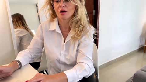 Zlata online show from December 2024 08:29:01 PM