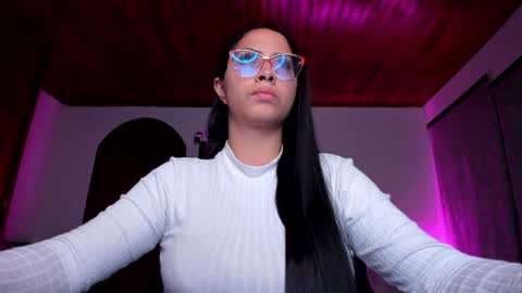 yesie_hot2 online show from December 2024 02:46:01 AM