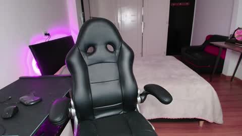 yesie_hot2 online show from September 2025 12:47:02 AM