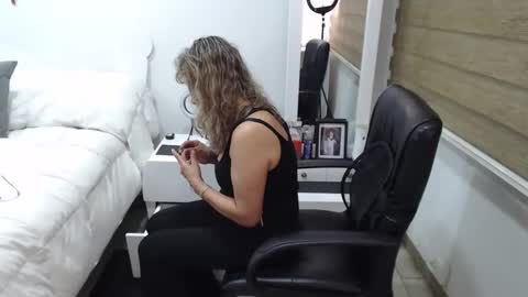 jessy online show from February 2025 01:00:01 AM