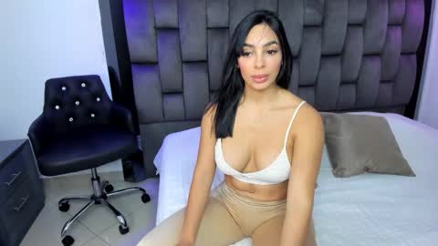 Yika Alves online show from November 2025 10:21:02 PM