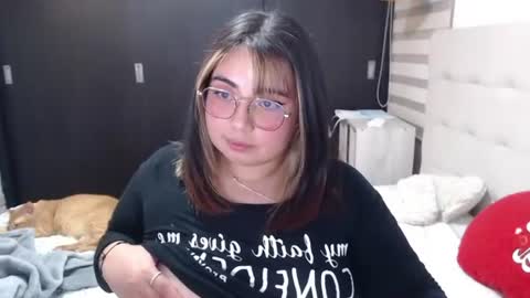 Snapshot of yini_angel07 chatting on June 2026 04:20:01 AM hii i am yini online show from June 2026 04:20:01 AM