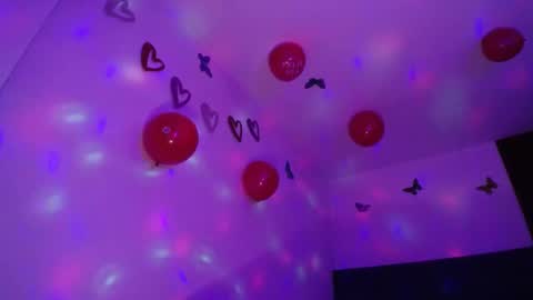 Yiny online show from February 2025 08:33:01 AM