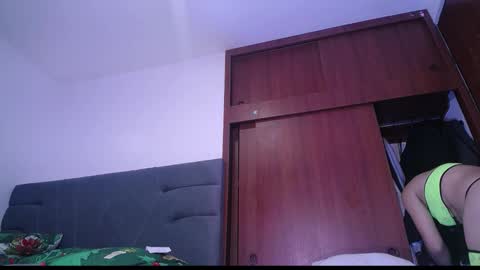 Yiny online show from November 2025 09:08:02 AM