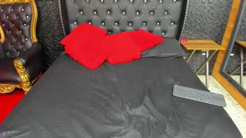 yiyisandoval online show from October 2025 02:14:01 PM