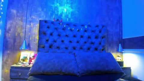 yiyisandoval online show from November 2025 07:47:02 PM