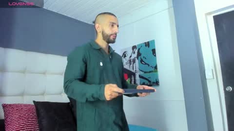 Yiyo online show from October 2025 03:59:01 AM