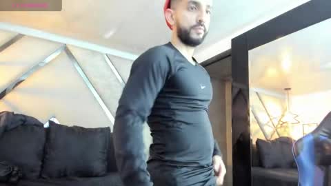 Yiyo online show from April 2026 03:35:02 AM