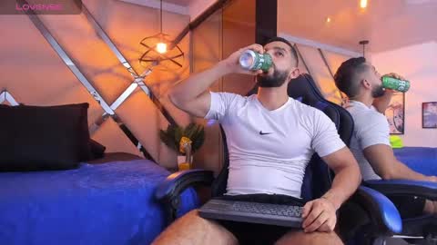 Yiyo online show from April 2026 04:26:01 AM