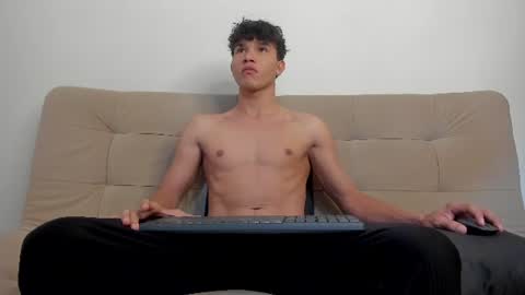 Snapshot of yizus_bonz chatting on June 2026 04:38:01 PM yizus_bonz online show from June 2026 04:38:01 PM