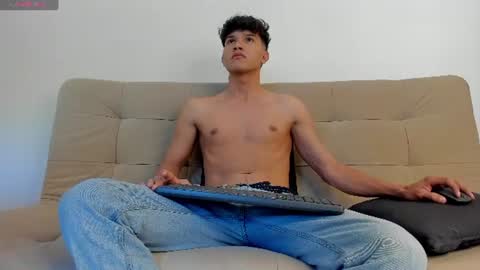 Snapshot of yizus_bonz chatting on July 2026 06:38:02 PM yizus_bonz online show from July 2026 06:38:02 PM