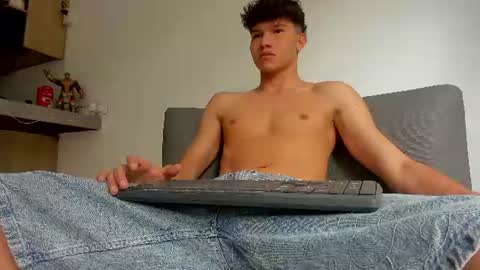 Snapshot of yizus_bonz chatting on July 2026 02:59:01 PM yizus_bonz online show from July 2026 02:59:01 PM