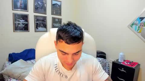 Snapshot of yker18 chatting on December 2024 04:56:01 AM yker online show from December 2024 04:56:01 AM