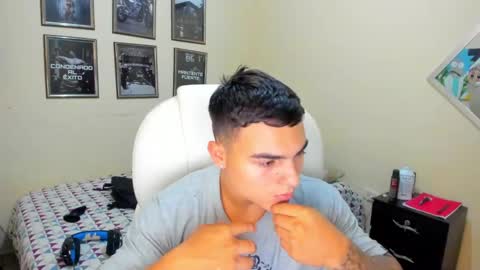 Snapshot of yker18 chatting on December 2024 04:37:02 AM yker online show from December 2024 04:37:02 AM