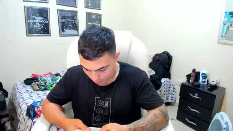 Snapshot of yker18 chatting on December 2024 03:49:02 AM yker online show from December 2024 03:49:02 AM