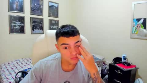 Snapshot of yker18 chatting on December 2024 10:37:01 PM yker online show from December 2024 10:37:01 PM