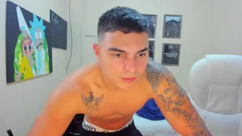 Snapshot of yker18 chatting on January 2025 05:05:02 AM yker online show from January 2025 05:05:02 AM