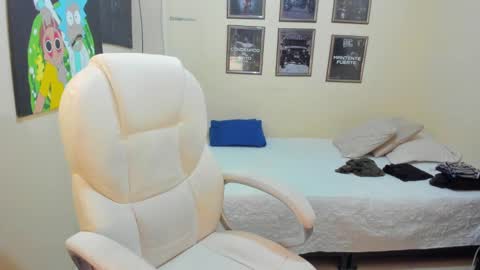 Snapshot of yker18 chatting on January 2025 11:27:02 PM yker online show from January 2025 11:27:02 PM