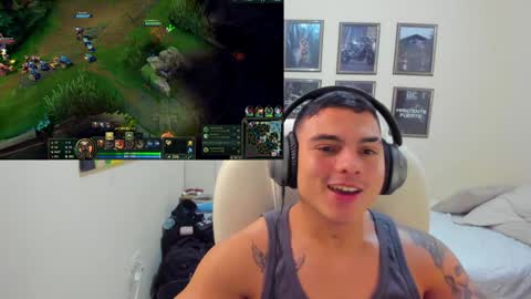 Snapshot of yker18 chatting on January 2025 04:29:01 AM yker online show from January 2025 04:29:01 AM