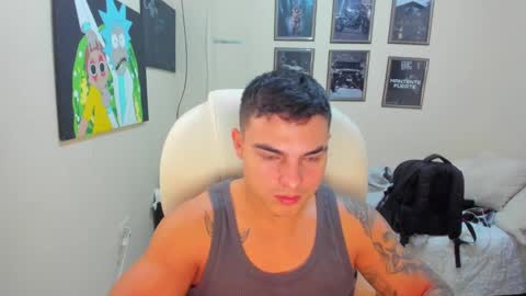 Snapshot of yker18 chatting on January 2025 04:33:02 AM yker online show from January 2025 04:33:02 AM