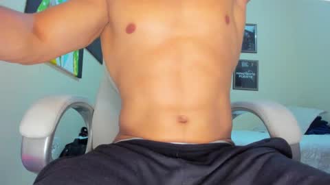 Snapshot of yker18 chatting on January 2025 01:42:02 AM yker online show from January 2025 01:42:02 AM