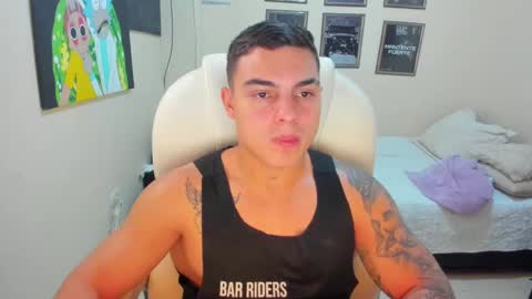 Snapshot of yker18 chatting on January 2025 12:33:01 AM yker online show from January 2025 12:33:01 AM