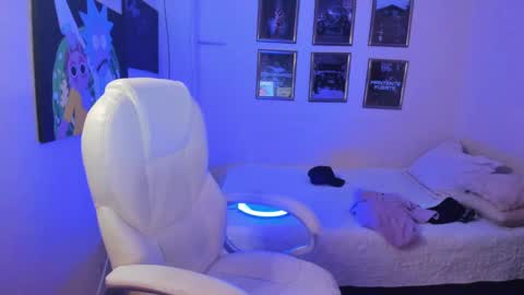 Snapshot of yker18 chatting on January 2025 03:43:01 AM yker online show from January 2025 03:43:01 AM