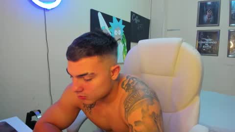 Snapshot of yker18 chatting on January 2025 10:57:02 PM yker online show from January 2025 10:57:02 PM