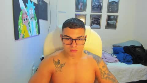 Snapshot of yker18 chatting on January 2025 09:05:01 AM yker online show from January 2025 09:05:01 AM