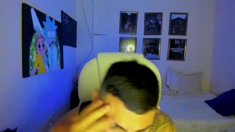 Snapshot of yker18 chatting on January 2025 01:50:01 AM yker online show from January 2025 01:50:01 AM