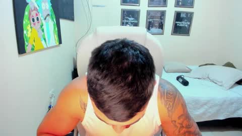 Snapshot of yker18 chatting on January 2025 10:15:02 PM yker online show from January 2025 10:15:02 PM