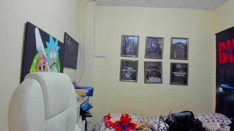 Snapshot of yker18 chatting on September 2025 09:31:02 PM yker online show from September 2025 09:31:02 PM