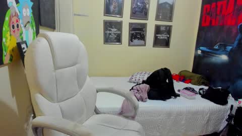 Snapshot of yker18 chatting on October 2025 04:32:01 AM yker online show from October 2025 04:32:01 AM