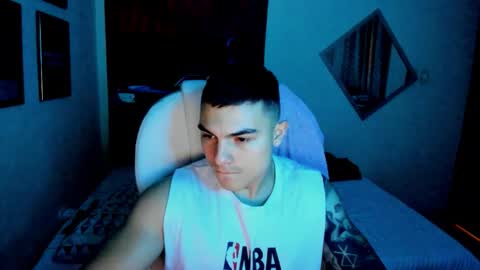 Snapshot of yker18 chatting on October 2025 08:08:02 PM yker online show from October 2025 08:08:02 PM