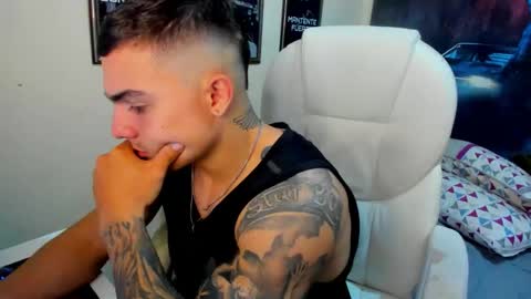 Snapshot of yker18 chatting on October 2025 02:14:02 AM yker online show from October 2025 02:14:02 AM