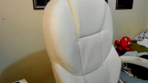 Snapshot of yker18 chatting on October 2025 02:01:02 AM yker online show from October 2025 02:01:02 AM