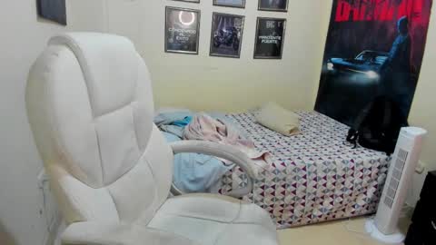 Snapshot of yker18 chatting on March 2026 05:02:02 AM yker online show from March 2026 05:02:02 AM