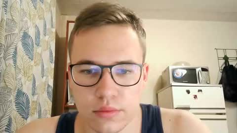 Yminoske online show from November 2025 12:22:02 PM