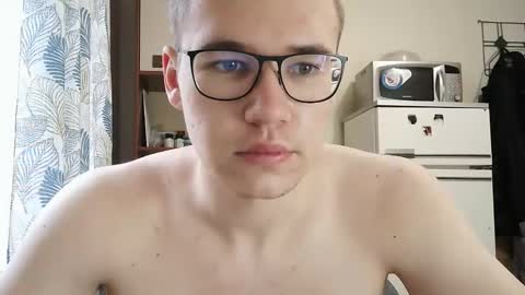 Yminoske online show from November 2025 04:01:02 AM