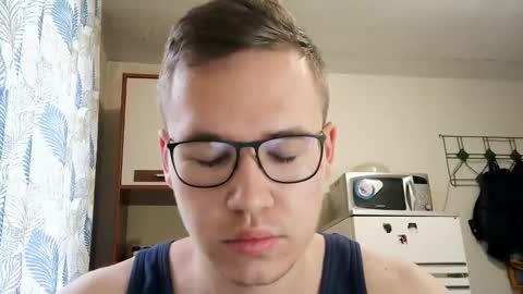 Yminoske online show from November 2025 04:11:02 AM