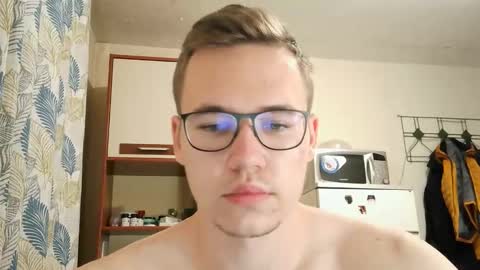 Yminoske online show from November 2025 05:34:01 PM