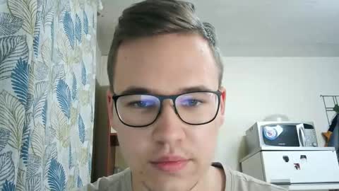 Yminoske online show from December 2025 11:37:01 AM