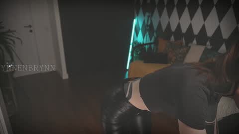 Snapshot of ynnenbrynn chatting on December 2024 02:35:02 PM ynnenbrynn online show from December 2024 02:35:02 PM