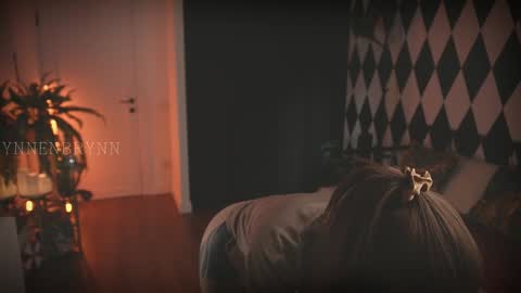 Snapshot of ynnenbrynn chatting on December 2024 11:01:02 AM ynnenbrynn online show from December 2024 11:01:02 AM