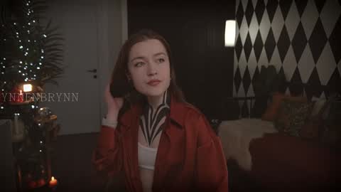 Snapshot of ynnenbrynn chatting on December 2024 09:29:02 AM ynnenbrynn online show from December 2024 09:29:02 AM