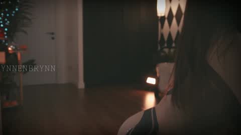 Snapshot of ynnenbrynn chatting on December 2024 11:00:01 AM ynnenbrynn online show from December 2024 11:00:01 AM