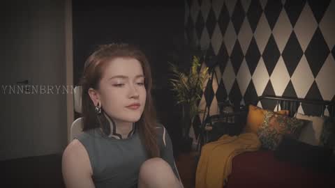 Snapshot of ynnenbrynn chatting on January 2025 07:19:02 AM ynnenbrynn online show from January 2025 07:19:02 AM