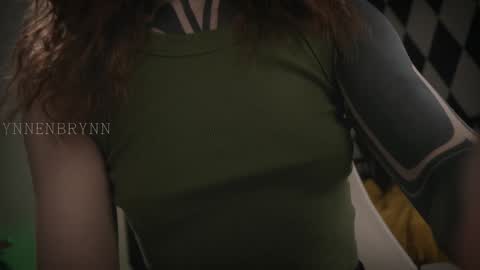 Snapshot of ynnenbrynn chatting on January 2025 07:57:01 AM ynnenbrynn online show from January 2025 07:57:01 AM