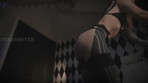 Snapshot of ynnenbrynn chatting on February 2025 06:40:01 AM ynnenbrynn online show from February 2025 06:40:01 AM