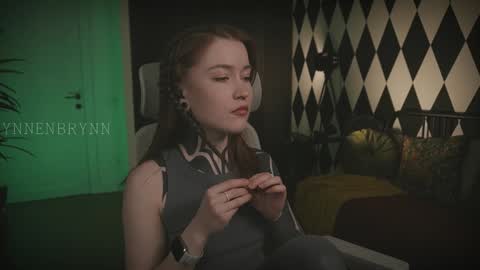 Snapshot of ynnenbrynn chatting on February 2025 08:33:02 AM ynnenbrynn online show from February 2025 08:33:02 AM